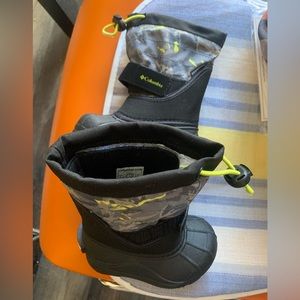 New columbia snow boots toddler boy size 6 NWOB